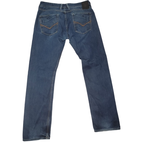 (M) Guess Medium Wash Jeans (Men) - Picture 2 of 10